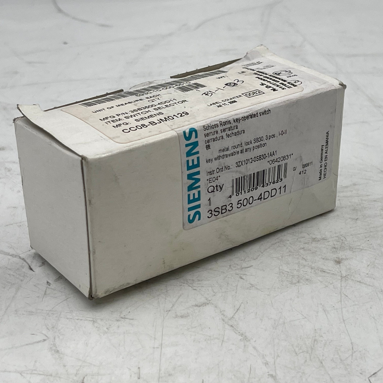 SIEMENS 3SB3500-4DD11 3 POSITION 20MM ROUND METAL LOCK - NEW