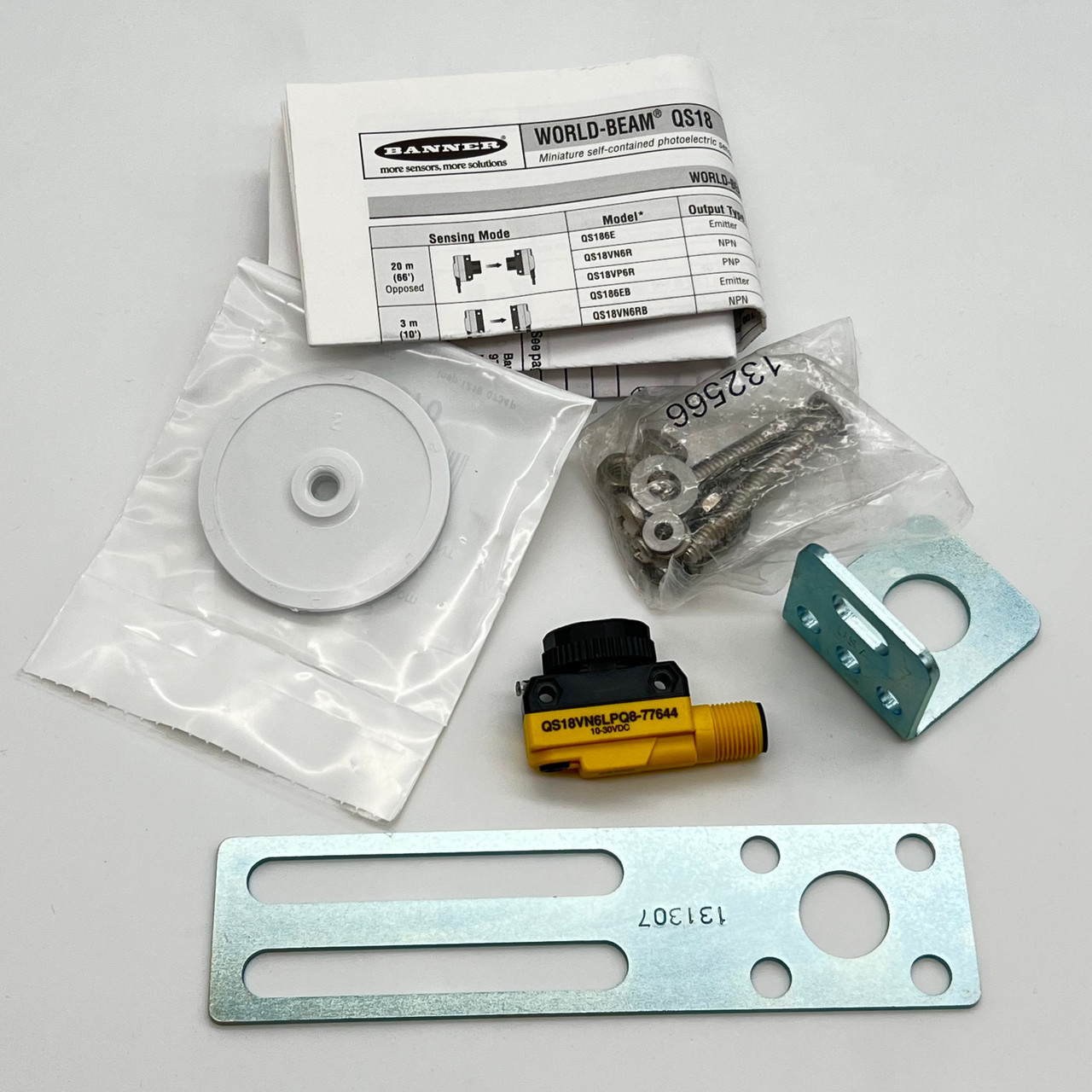 BANNER QS18VN6LPQ8 77644 POLAROZED WORLD-BEAM PHOTOELECTRIC SWITCH W/MOUNT KIT - NEW