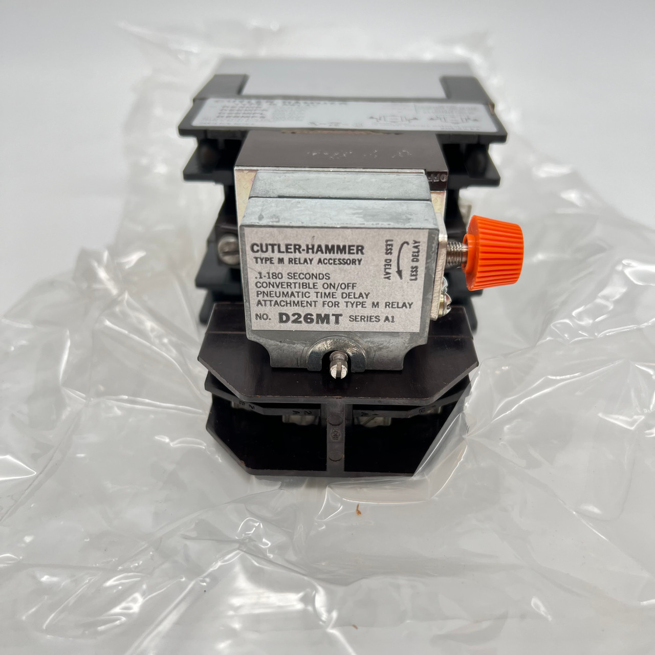 CUTLER HAMMER D23MR005A 300V COIL 120V 60 HZ TYPE M RELAY W/ TIMER ATTACH - NEW