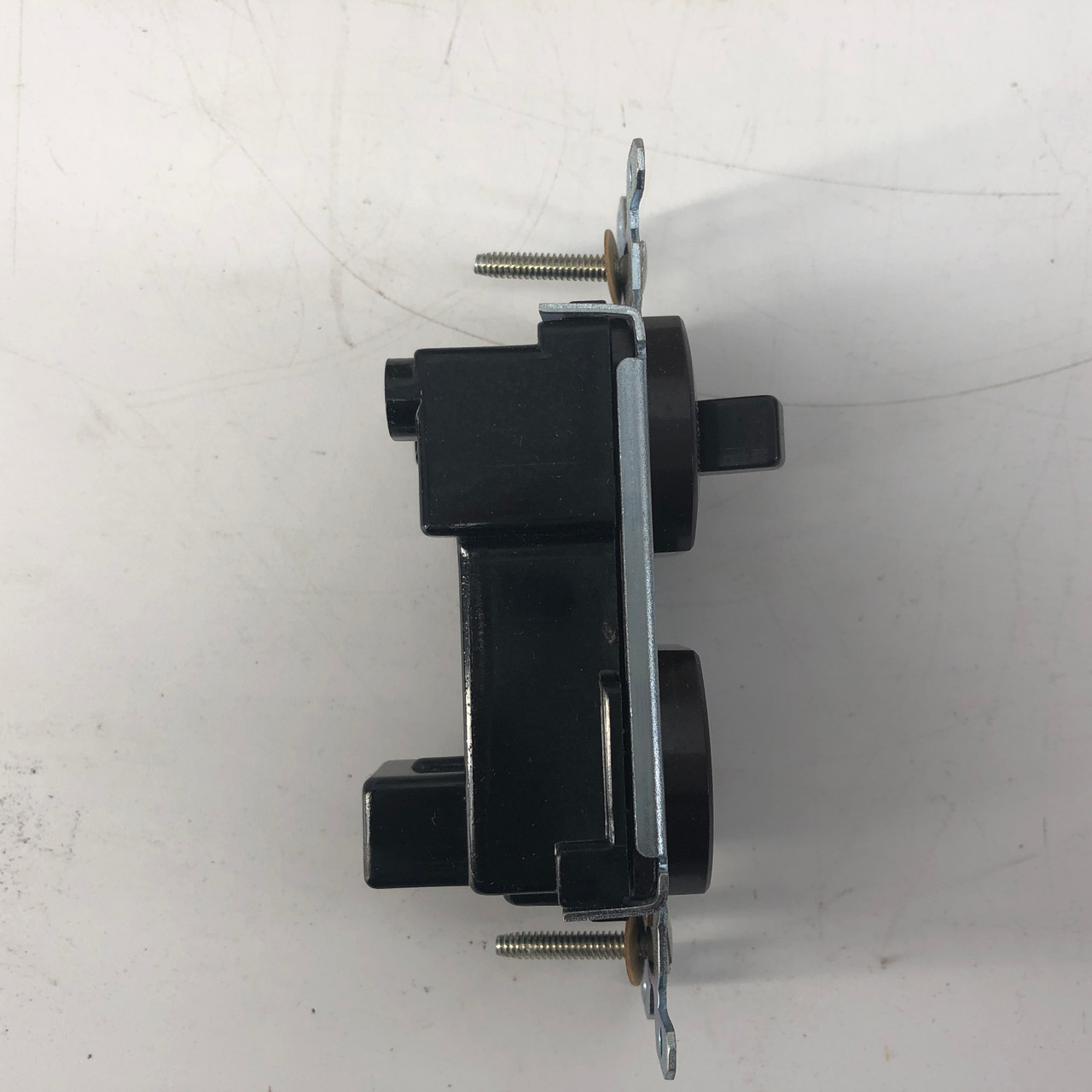GE Grounded Outlet GE76441 Single Pole 15Amp New QTY 7