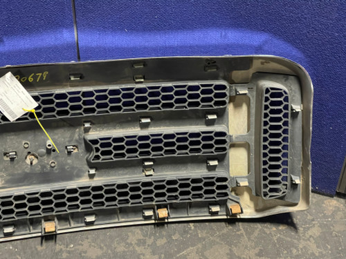 AFTERMARKET 1863 H GRILLE REPLACEMENT FOR A FORD F250SD - READ