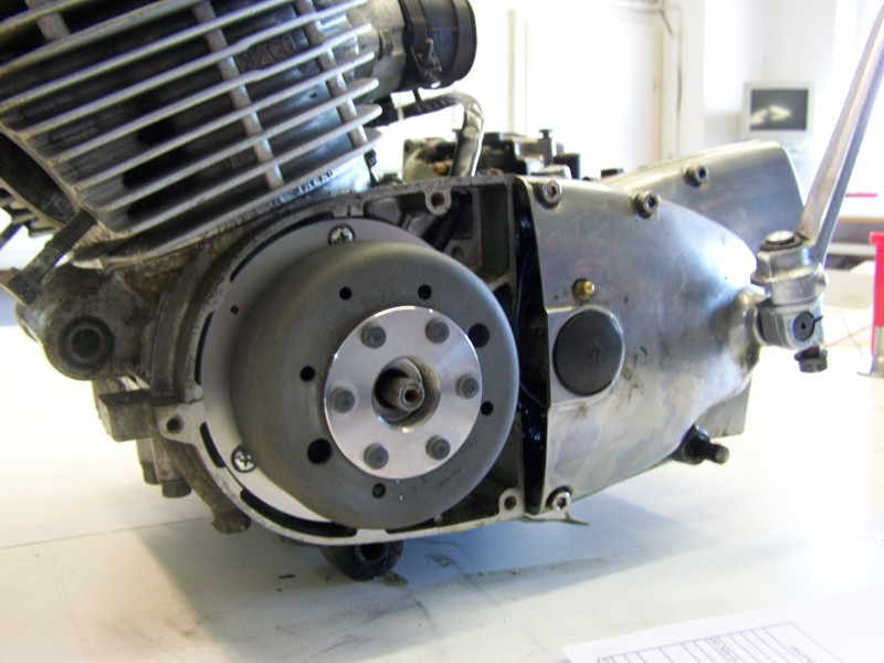 Suzuki Ignition, GT/T 20/200/250/500; Originál s PEI (Complete system); 1975-1977; Rotor fastened by nut