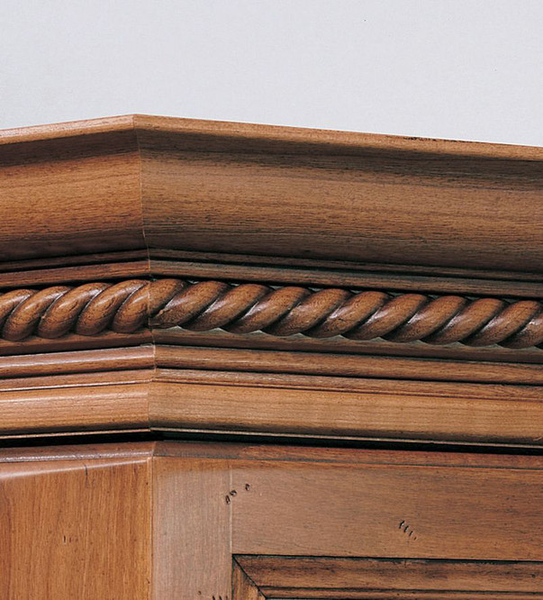Classic Crown Molding with Rope Insert Classic Crown Molding with Rope Insert