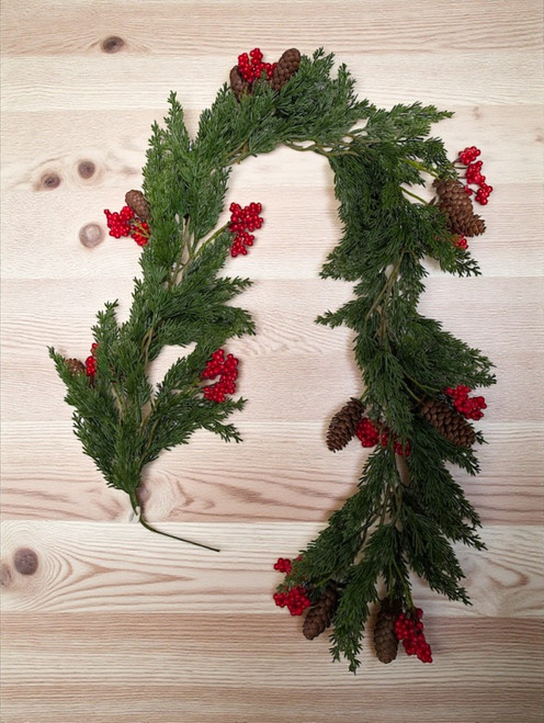 Cedar Cone & Berries Christmas Garland
