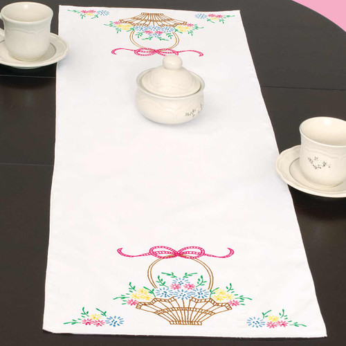 Basket of Daisies Table Runner