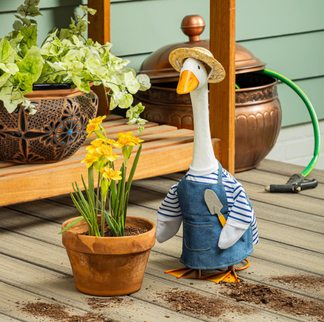Giddy the Goose Outfit, Gardener
