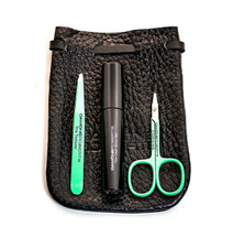 The Damone Roberts Eyebrow Kit includes the newly redesigned slanted tip tweezer in Signature Green that will exceed your expectations, as well as prevent hairs from being pulled on the surface.