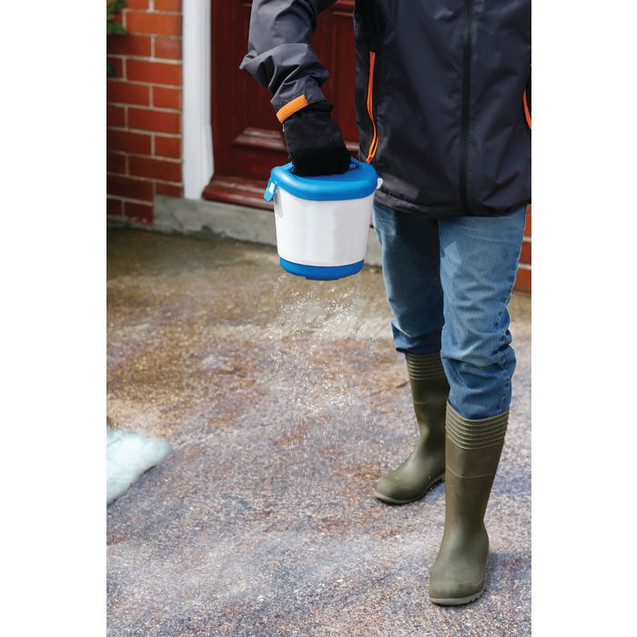 Hand Held Salt Spreader 4KG Cap PK3