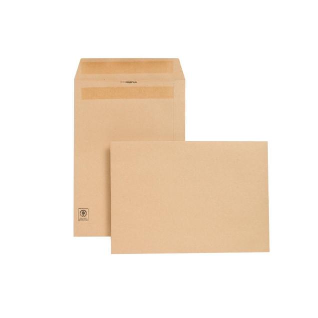 CW Office New Guardian Env Man C4 BX 250, plain kraft paper envelopes and a padded envelope for mailing or packaging.