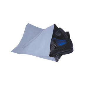 CW Office Gosecure Polt Mail BAG 335X430 PK500, a white protective mailing bag containing black shoes with blue lining.