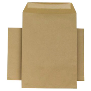 CW Office Q-Connect Env Pkt Ss 90GSM Man PK250, image of a stack of beige envelopes or packaging material.