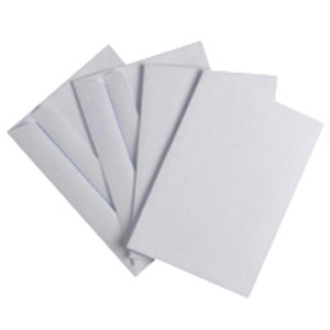 CW Office Q-Connect Envelope C6 80GSM White Ss, white envelopes fanned out for mailing or shipping.