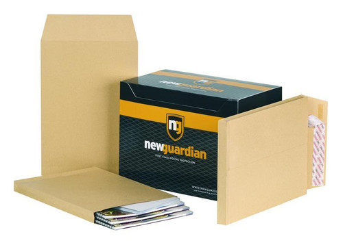 CW Office Heavyweight P&S Gusset ML C4 PK100, heavy-duty paper mailing envelopes with gusset and peel-and-seal adhesive strip, ideal for mailing documents and samples.