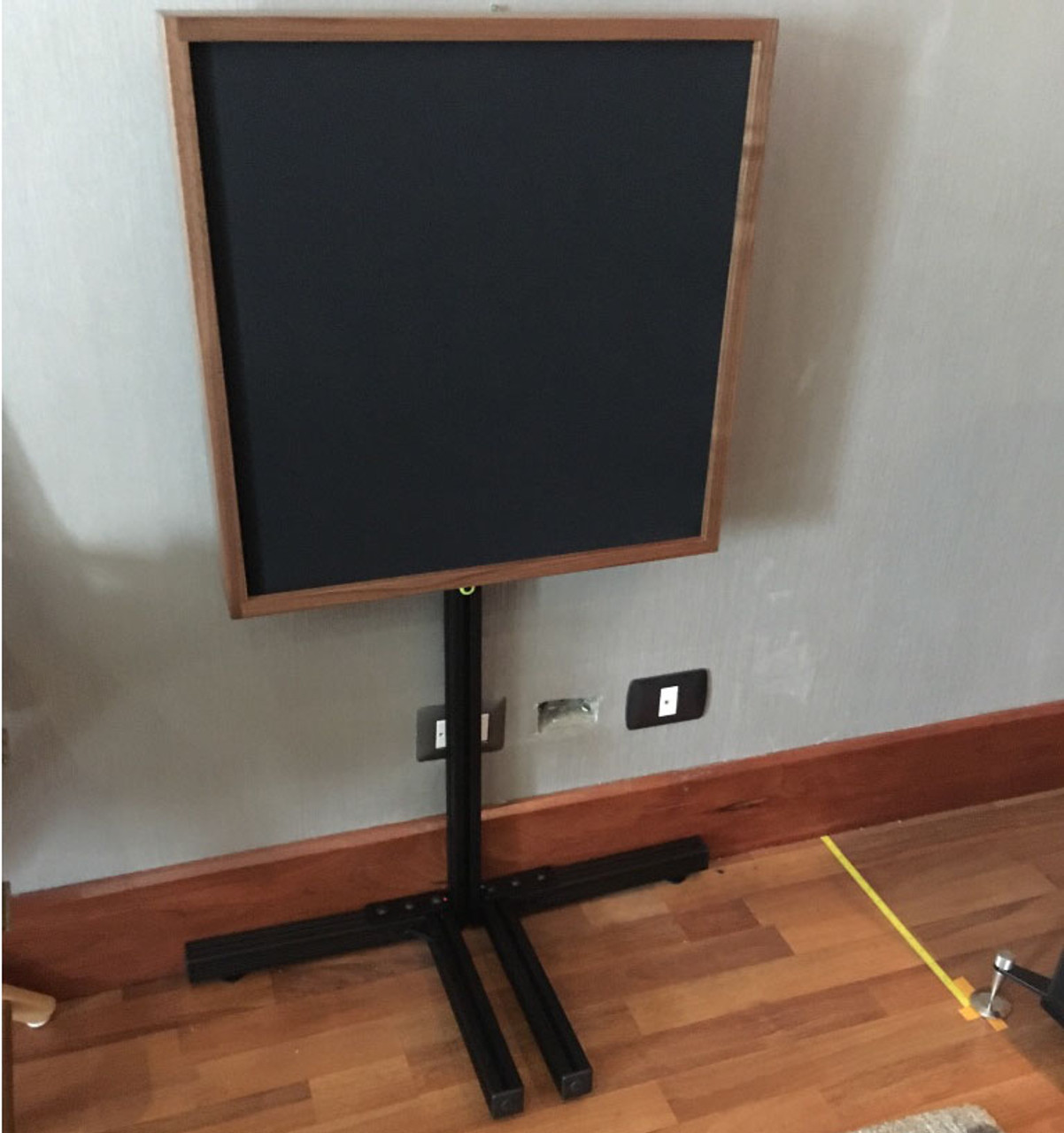 Stillpoints Aperture panel stands