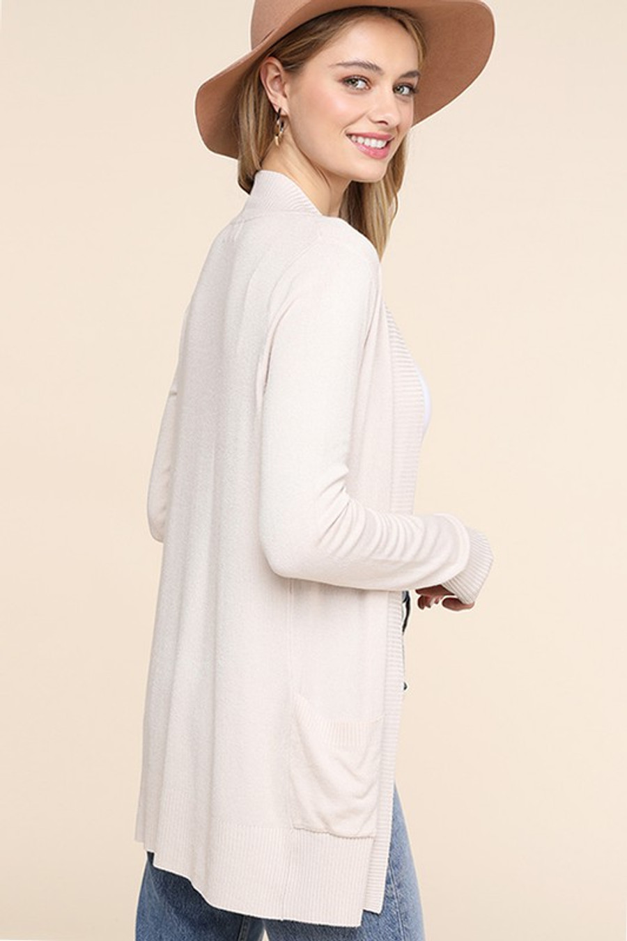 Classic Cardigan: Oatmeal 