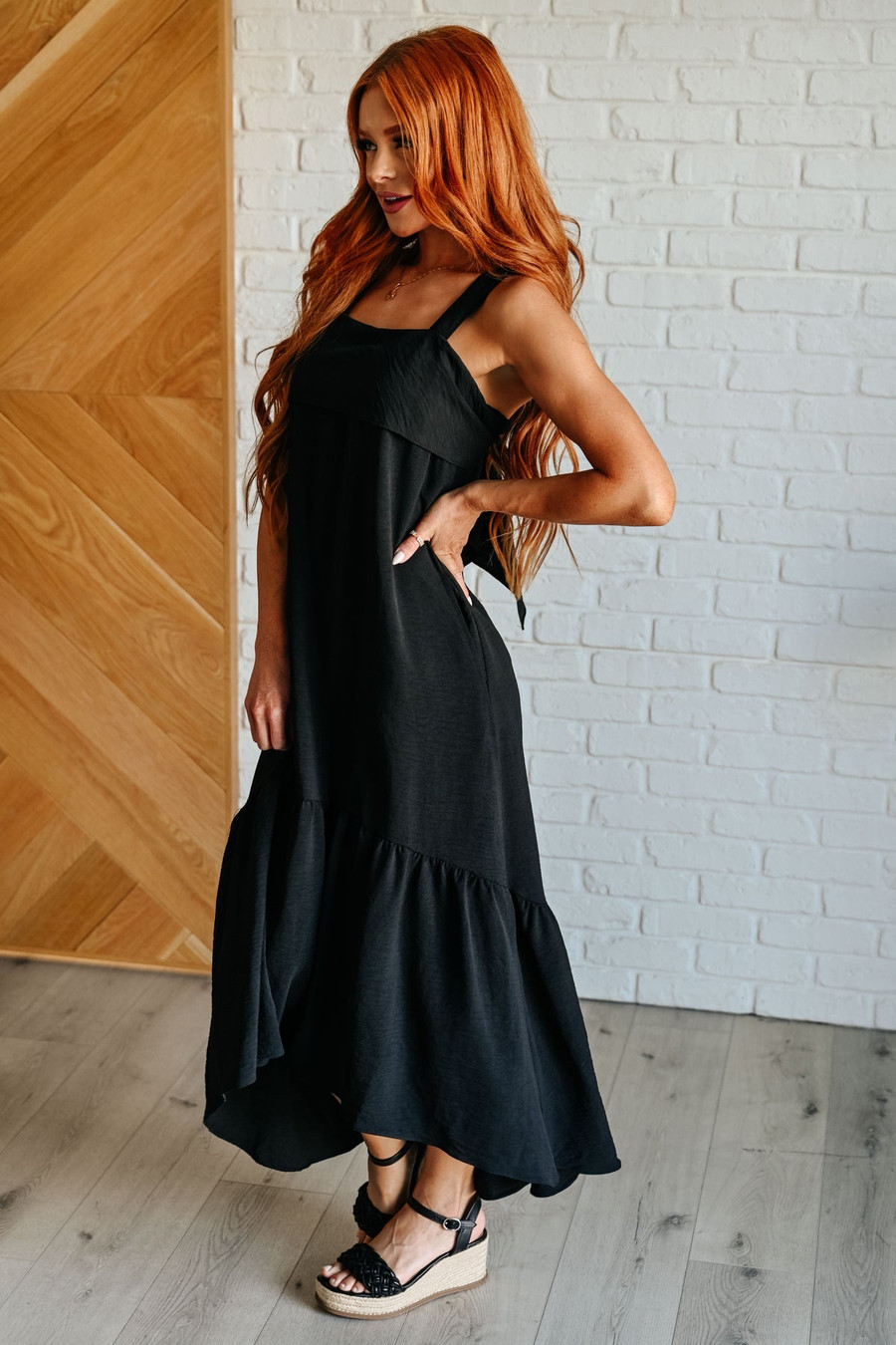 Nightlife Tie Back Maxi Dress: Black 