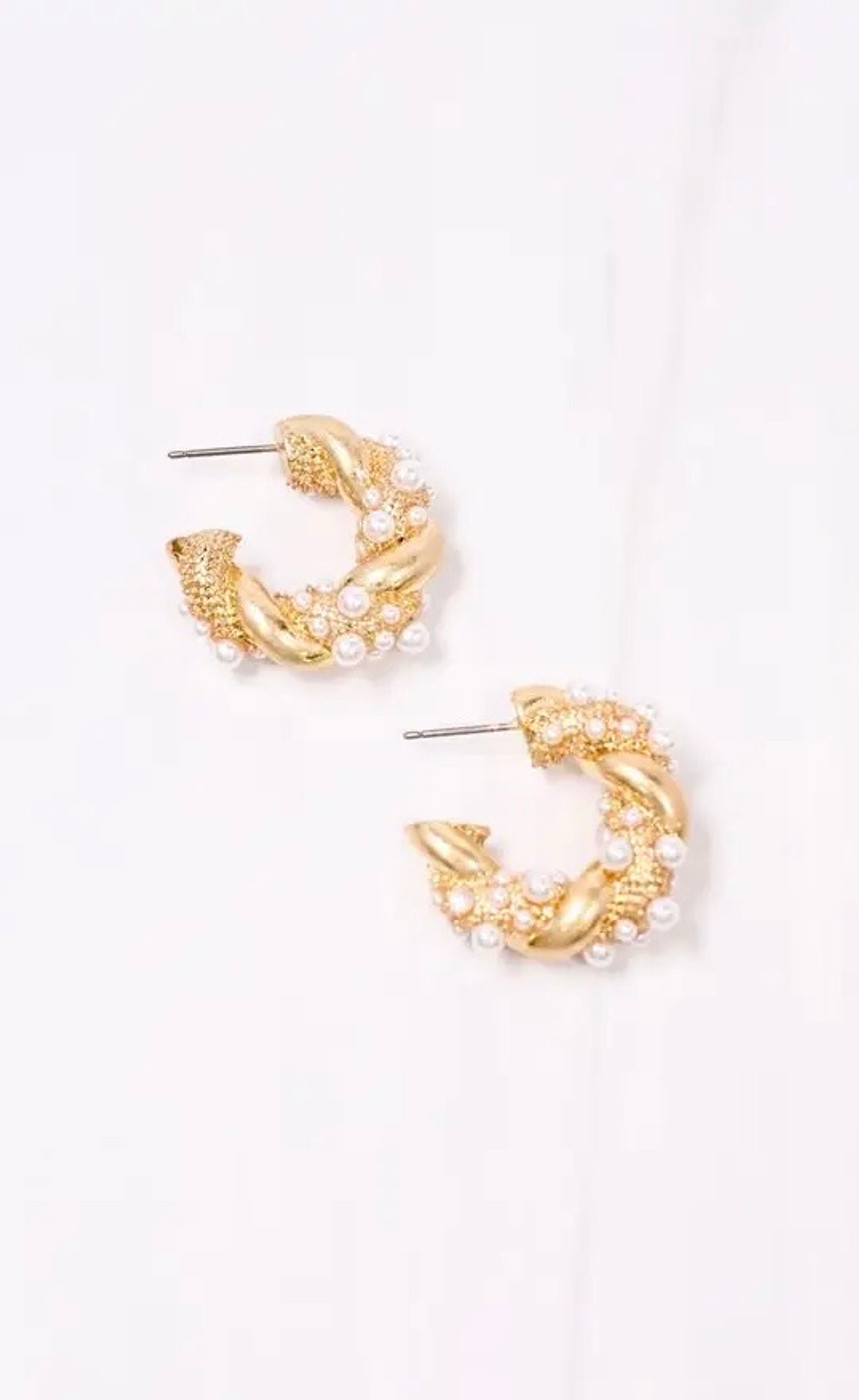 Twisted Hoops and Pearls Earrings: Gold 