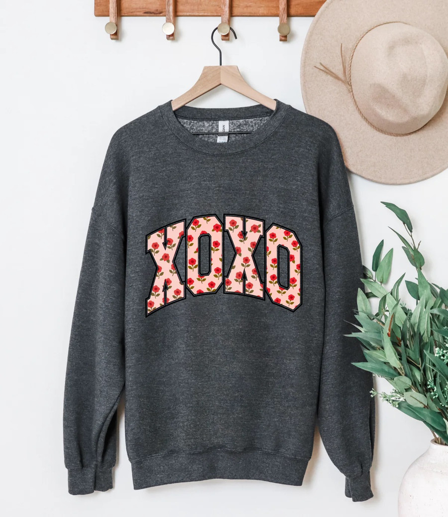 Floral XOXO Graphic Sweatshirt: Charcoal 