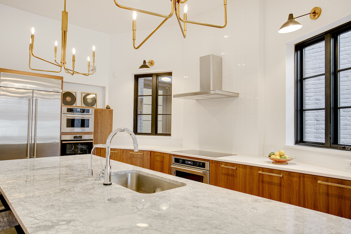 What's the Difference Between Quartz and Cultured Marble Countertops
