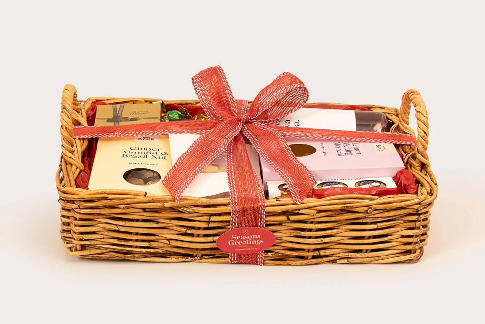 Large Xmas Tray; Rattan Tray; Christmas Tray; Traditional Tray; Rattan Basket