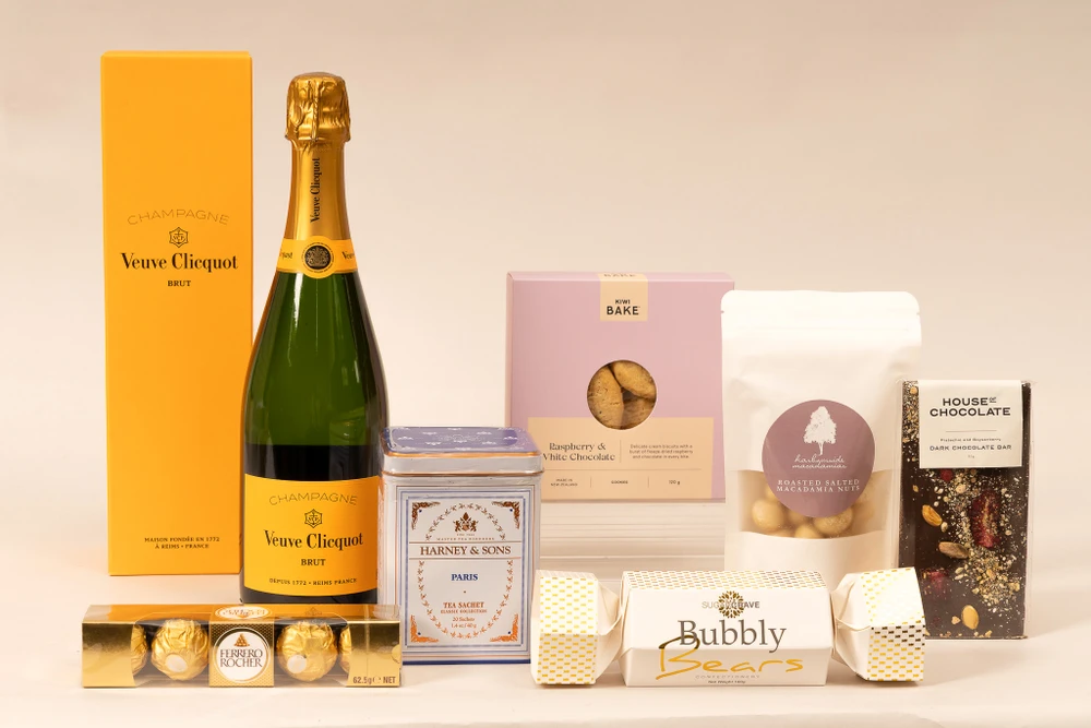 Veuve Welcome Home