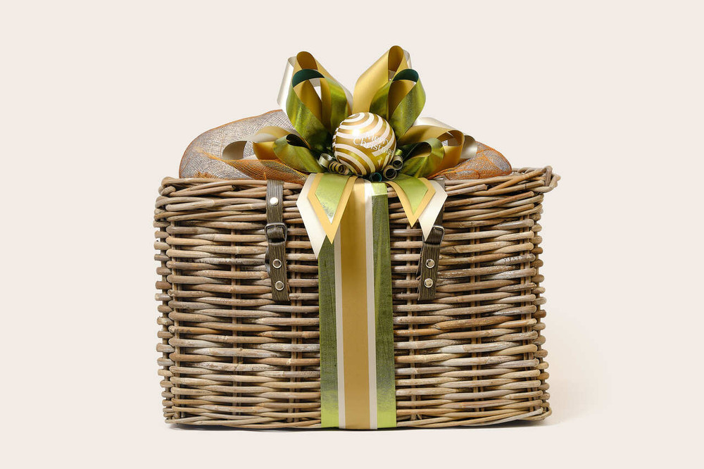 Heritage Hamper; TraditiDeluxe Hampers; Premium Hampers; Quality Rattan Baskets; Top End Gift Baskets; Hampers; Fortune & Maison; Ultimate Hampers; quality gifts; Luxury Hampers; best Gift Hampers; Top Gift Basket; Bollinger; Gin; Champagne; French Champagne; Top End; Top Quality; Largest gift hamper; Heritage; Traditional Hamperonal Hamper, Deluxe Hamper; 