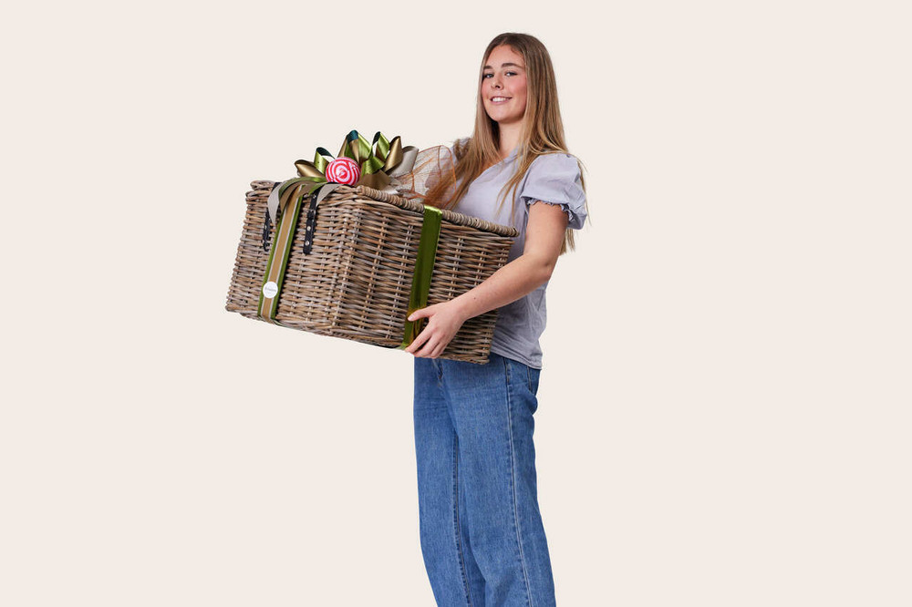 Deluxe Hampers; Premium Hampers; Quality Rattan Baskets; Top End Gift Baskets; Hampers; Fortune & Maison; Ultimate Hampers; quality gifts; Luxury Hampers; best Gift Hampers; Top Gift Basket; Bollinger; Gin; Champagne; French Champagne; Top End; Top Quality; Largest gift hamper; Heritage; Traditional Hamper