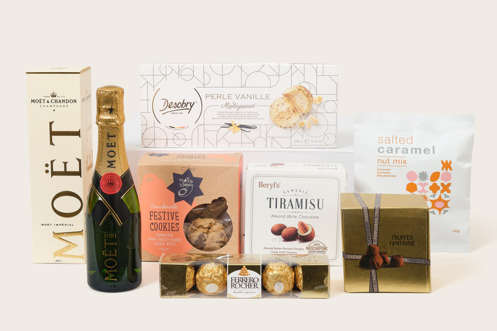 Moet; Christmas Tray; Xmas Tray; Gift Basket; Chocolate Moet; Christmas Tray; Xmas Tray; Gift Basket; Chocolate