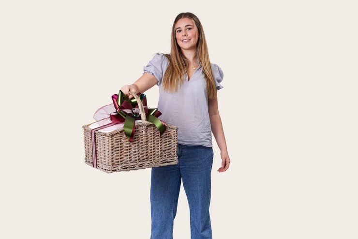 Supreme Deluxe Gift Basket; Luxury Gift Basket; Picnic Hamper; Xmas Hamper; Deluxe Hampers; Premium Hampers; Quality Rattan Baskets; Top champagne gifts, veuve champagne