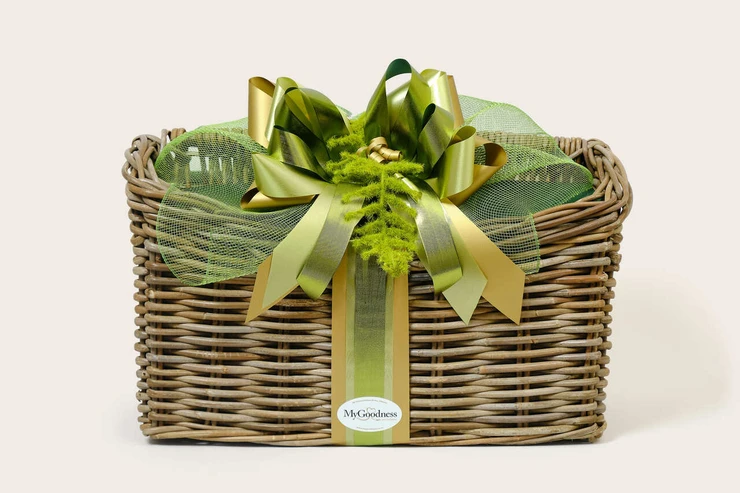 Traditional Hamper; New Zealand premium Food; NZ Hamper; NZ Basket; Christmas Hamper; Xmas Hamper; Thank you Hamper, Sharing Hamper; Deluxe Food; Luxury Gift Basket; Luxury Gift Box; Waiheke; Taste of Waiheke; Waiheke wine; Waiheke Vineyard