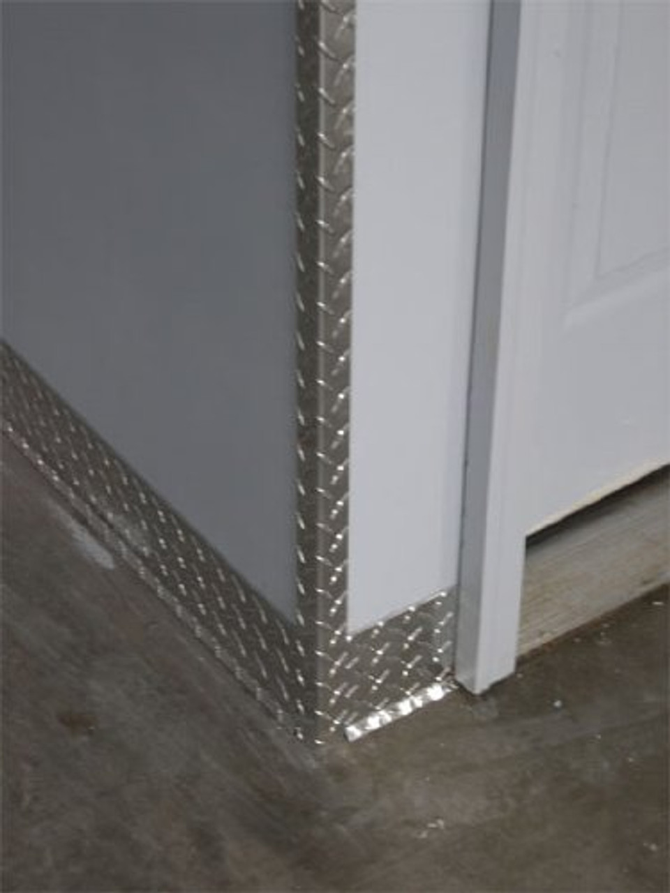 DIAMOND PLATE CORNER PROTECTOR  8"X 8"X 48"