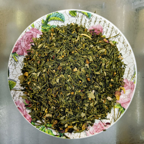 eko. grönt te Ekologiskt odlat grönt te-blandning med hibiskus, apple, körsbär och rospetal smaksatt med arom 1