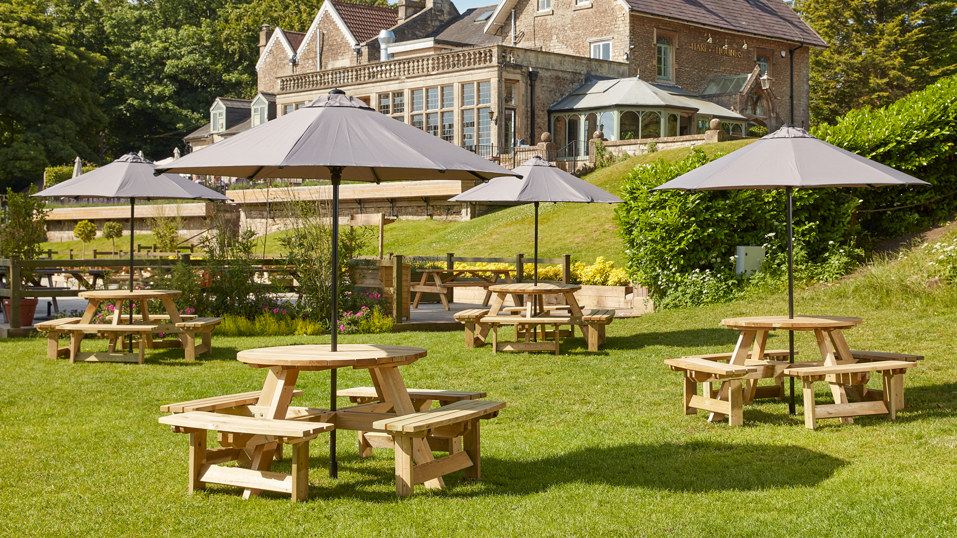 Beacon Round Picnic Tables