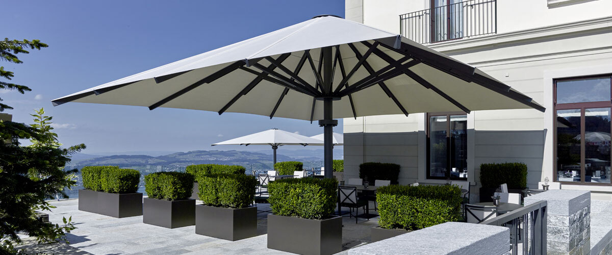 How to care for and maintain commercial parasols and jumbrellas