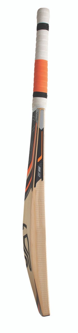 Kookaburra Onyx Pro 800 English Willow Cricket Bat – Small Adult