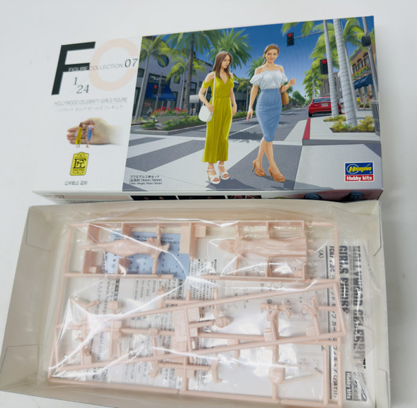 HOLLYWOOD CELEBRITY GIRLS FIGURES, 1/24, OPEN BOX,  HASEGAWA