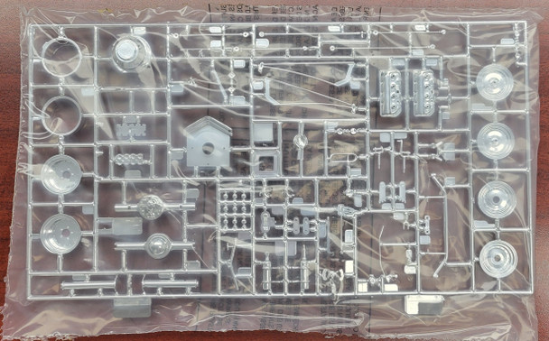 Funny Car 1:16 Chrome Tree Bagged Shot