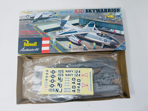 DOUGLAS A3D SKYWARRIOR, 1/83,  OPEN BOX, REVELL