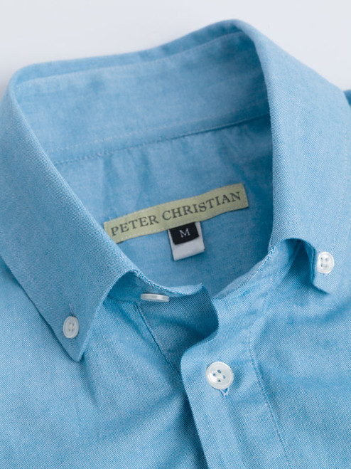 Close Up of Turquoise Short Sleeve Popover Shirt Collar