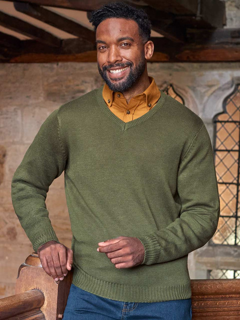 Men's Green Seawool V-Neck Pullover Model