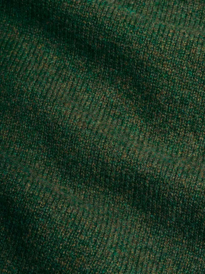 Men's Green 100% Lambswool V-Neck Sweater Texture