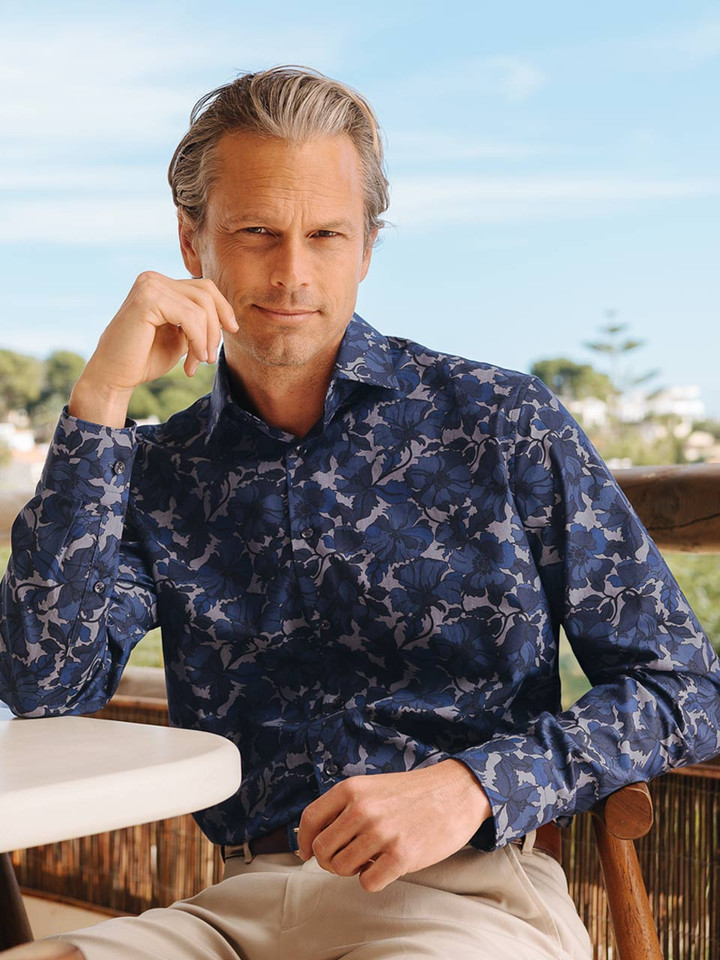 Mens Blue Floral Seidensticker Shirt On Model