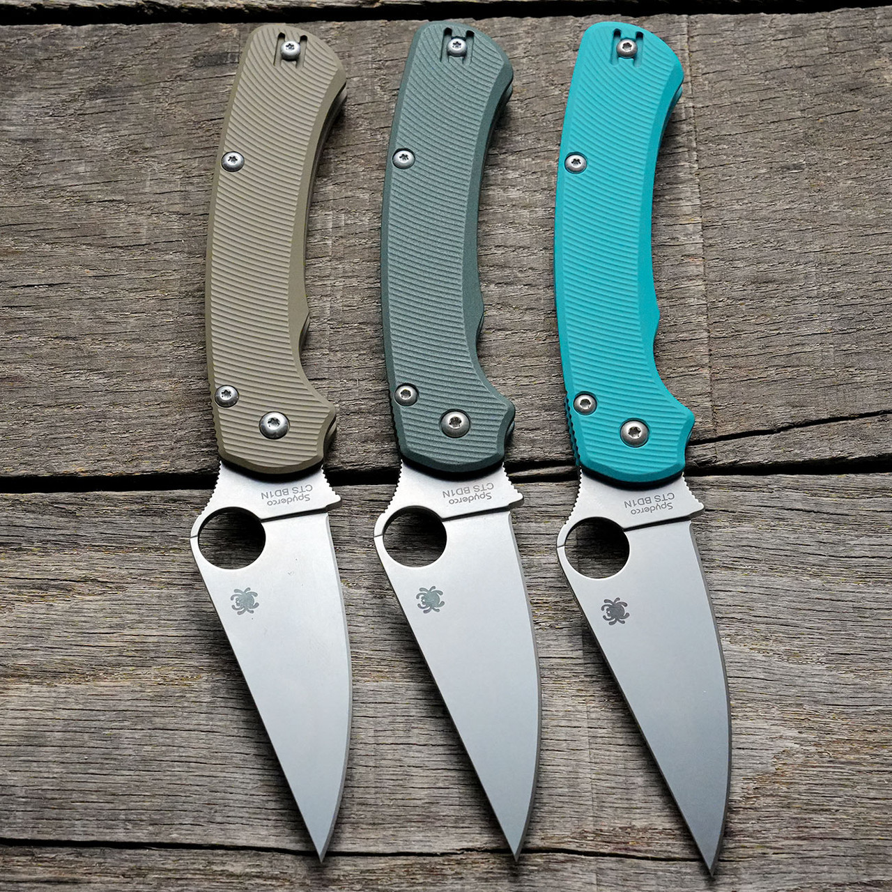Spyderco Para Military 2 Lightweight Knife + AWT Aggressive Agent 