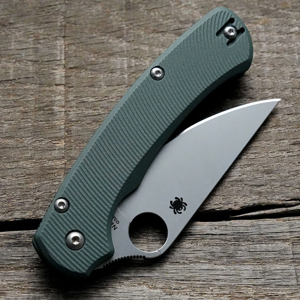 Spyderco Para Military 2 Lightweight Knife + AWT Aggressive Agent 