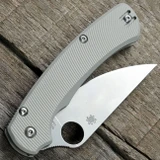 Spyderco Para Military 2 Lightweight SKINNY Scales – Aggressive Agent – Anodized