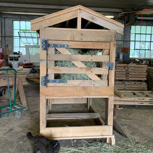 Covered Bunk Feeder and Hay Rack