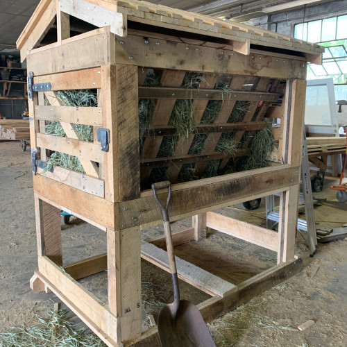 horse feeder for pasture or paddock