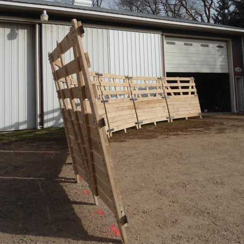 A closer look at the angle of the sloped sides of the round pen A closer look at the angle of the sloped sides of the round pen