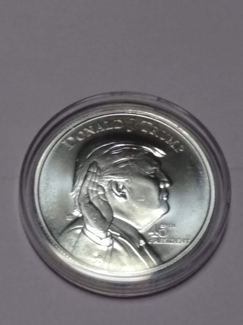 Uncirculated Donald Trump 45th Presidential, White House Private Mintage, Limited Edition Mint. 1 Troy Oz .999 Fine Silver Round in Plastic Protection case