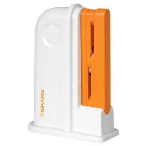 Fiskars 1005137 Scissors Sharpener, 3.5 x 10.2 x 9.8 cm, Orange (Scissors sharpener right-handed users - 1